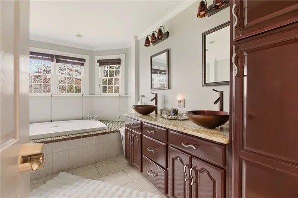 $1,500,000 | 3 Deerfield Drive, Barrington, RI 02806