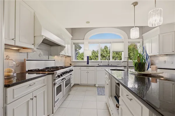 $1,500,000 | 3 Deerfield Drive, Barrington, RI 02806