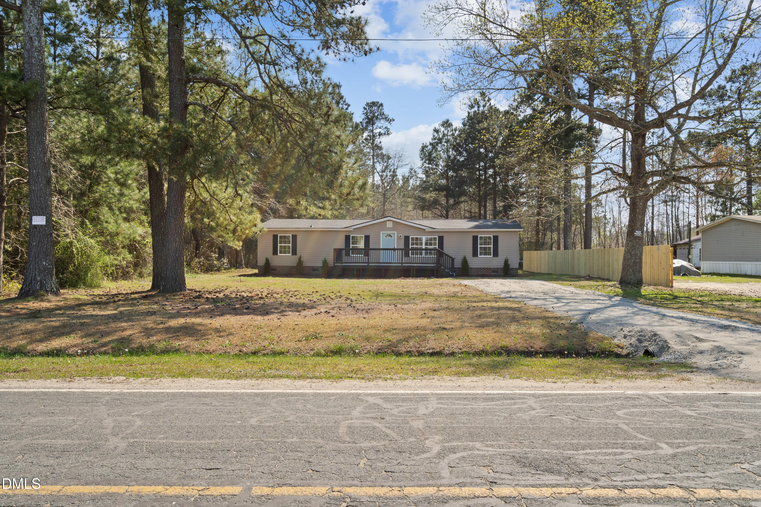 193 John L Road Maxton, NC 28364 - Photo 3 of 31 DSC01616