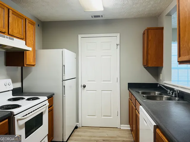 $1,295 | 105 Granite Street, Unit B, Hogansville, GA 30230