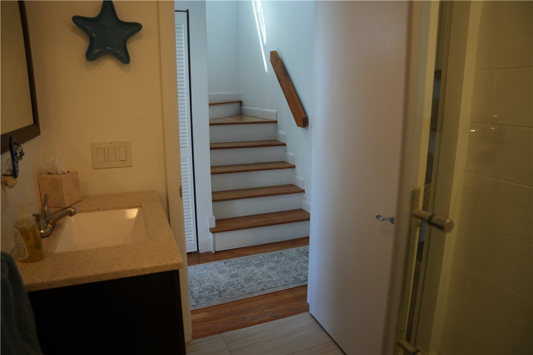 39 Lake Road Narragansett, RI 02882 - Photo 11 of 37