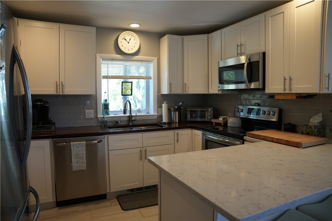 39 Lake Road Narragansett, RI 02882 - Photo 18 of 37