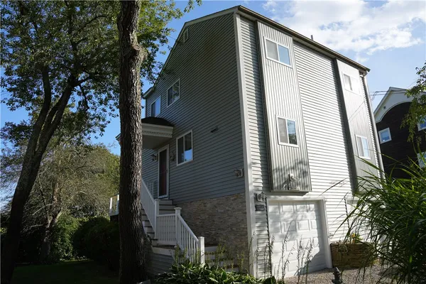 $3,000 | 39 Lake Road, Narragansett, RI 02882