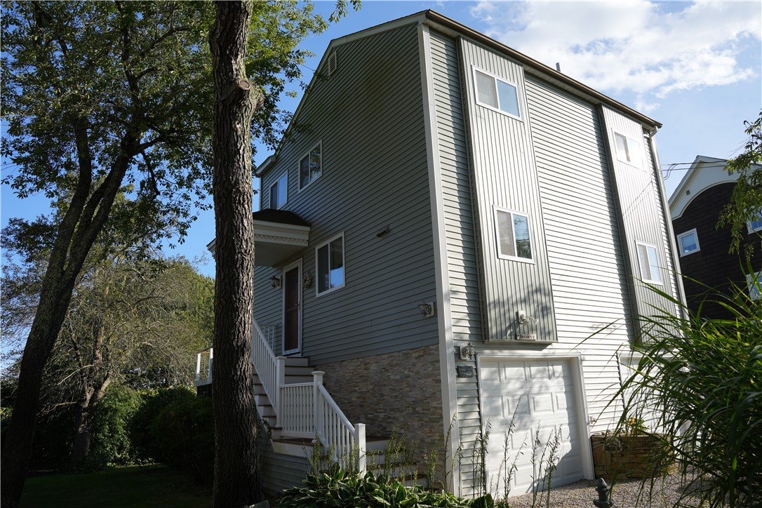 39 Lake Road Narragansett, RI 02882 - Photo 9 of 37