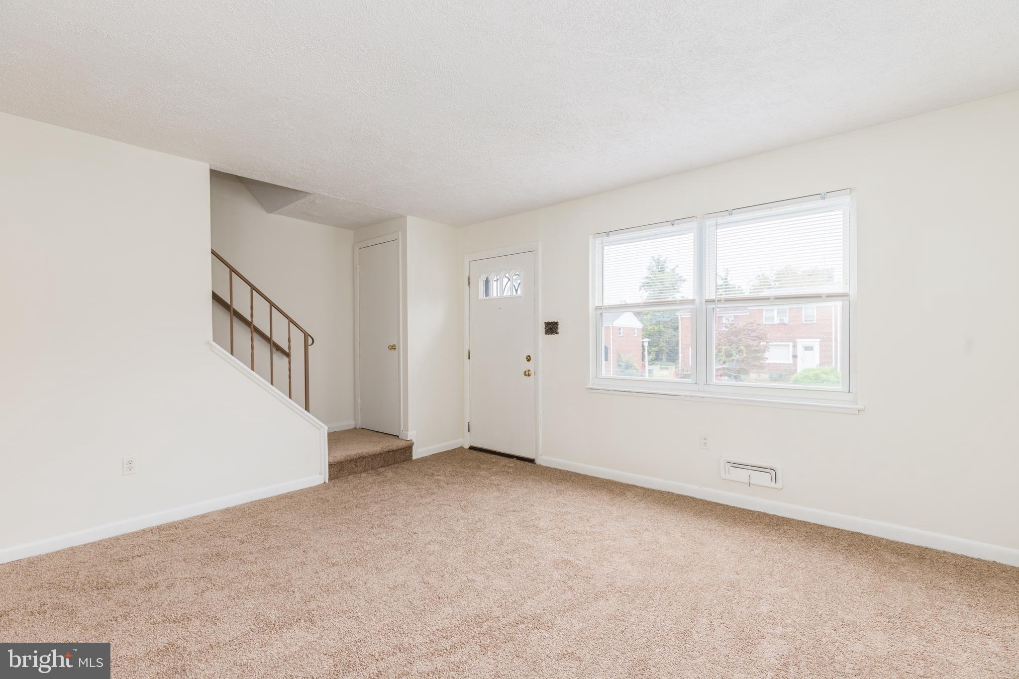 4836 Melbourne Road Baltimore, MD 21229 - Photo 8 of 41