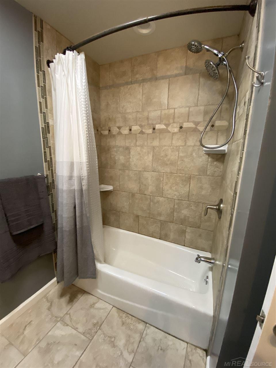 37510 Utica Road Sterling Heights, MI 48312 - Photo 9 of 13 Full bath
