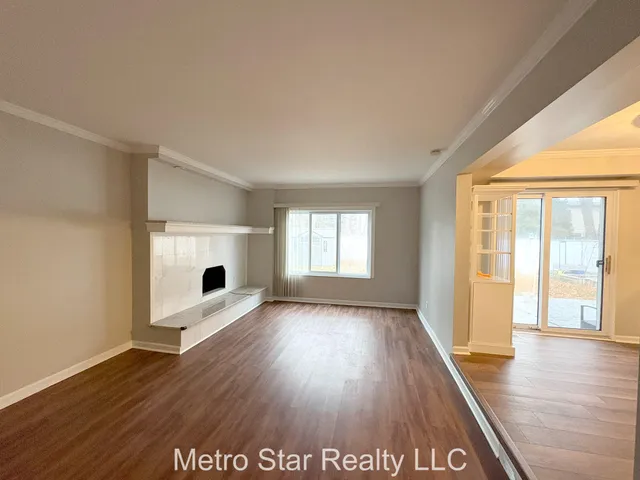 $2,950 | 1553 Lakewood Drive, Troy, MI 48083