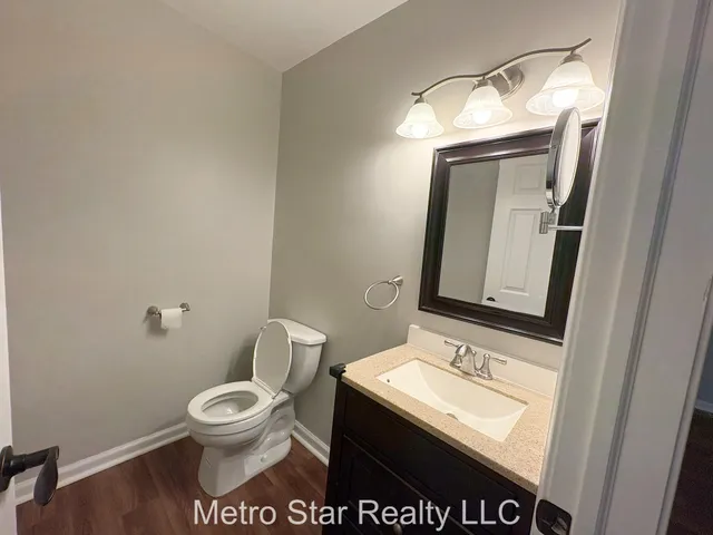 $2,950 | 1553 Lakewood Drive, Troy, MI 48083