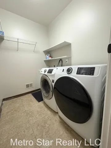 $2,950 | 1553 Lakewood Drive, Troy, MI 48083