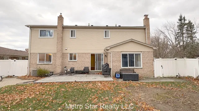 $2,950 | 1553 Lakewood Drive, Troy, MI 48083