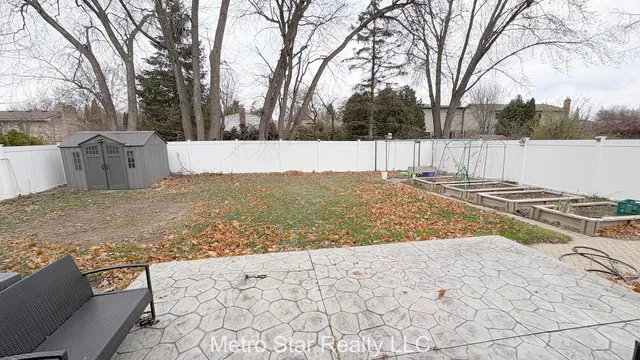 $2,950 | 1553 Lakewood Drive, Troy, MI 48083