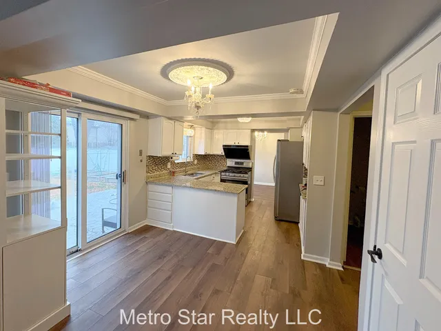 $2,950 | 1553 Lakewood Drive, Troy, MI 48083