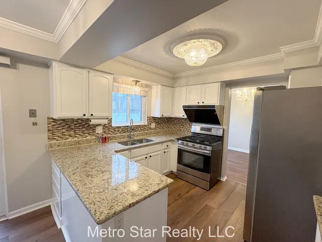 $2,950 | 1553 Lakewood Drive, Troy, MI 48083