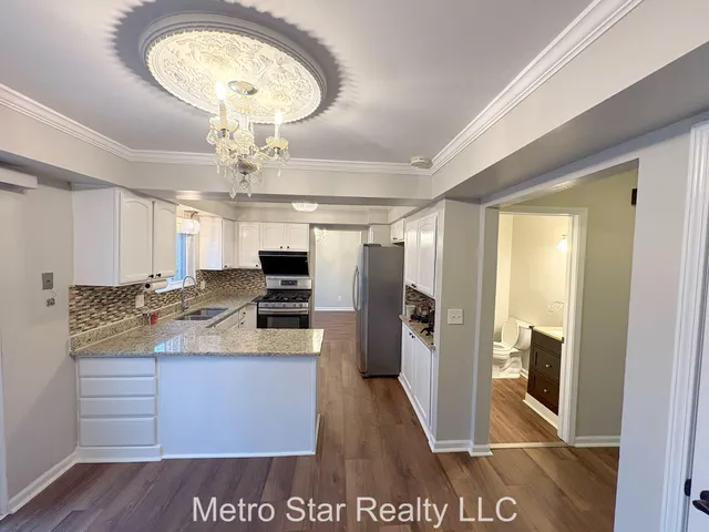 $2,950 | 1553 Lakewood Drive, Troy, MI 48083