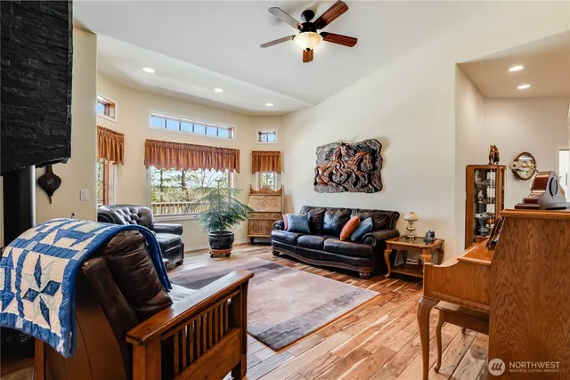 $1,195,000 | Undisclosed Address, Goldendale, WA 98620