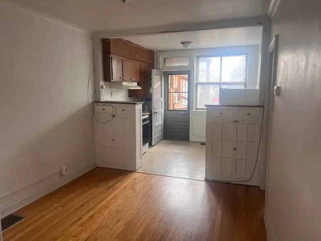 $1,050 | 5907 West Arthington Street, Unit 1, Chicago, IL 60644