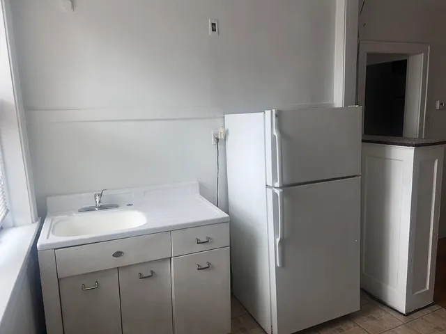 $1,050 | 5907 West Arthington Street, Unit 1, Chicago, IL 60644