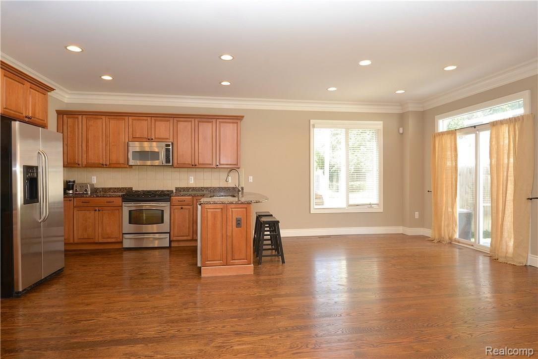 809 Ruffner Avenue Birmingham, MI 48009 - Photo 8 of 27 12.jpg