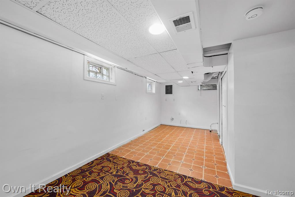 7335 Maple Street Dearborn, MI 48126 - Photo 24 of 34