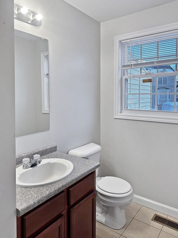 18 Ferry Street, Unit B Lawrence, MA 01841 - Photo 6 of 33