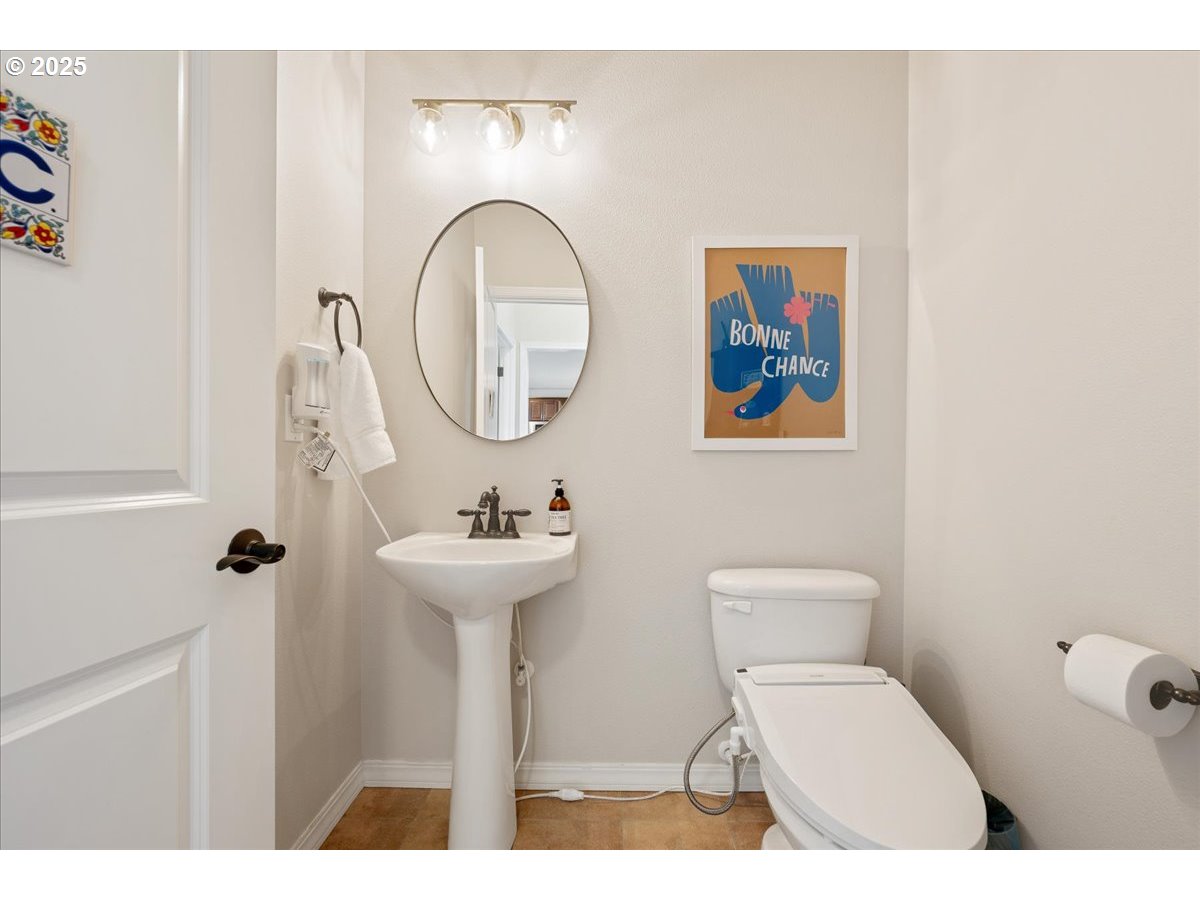 5254 Wedgewood Loop Newberg, OR 97132 - Photo 19 of 43 a bathroom with a toilet a sink and a mirror
