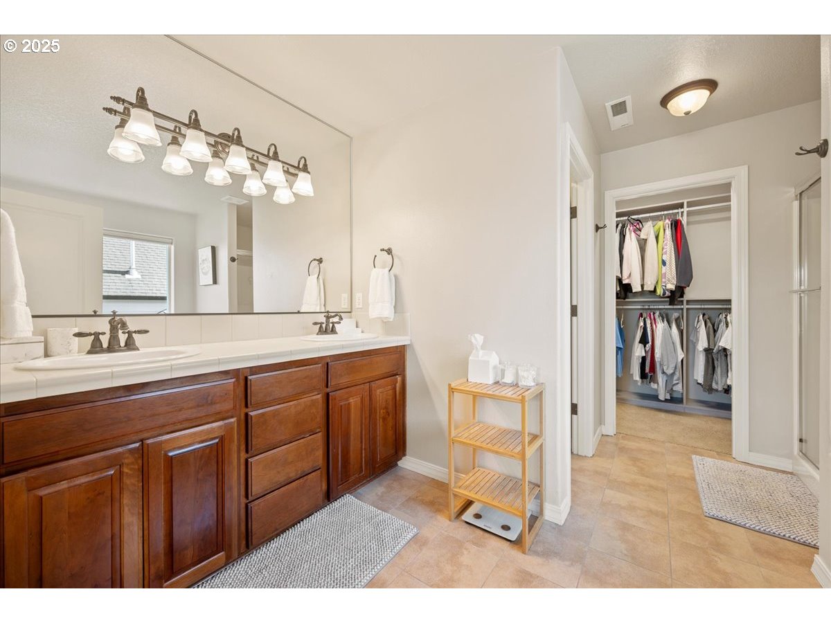 5254 Wedgewood Loop Newberg, OR 97132 - Photo 23 of 43 a spacious bathroom with a double vanity sink and a mirror