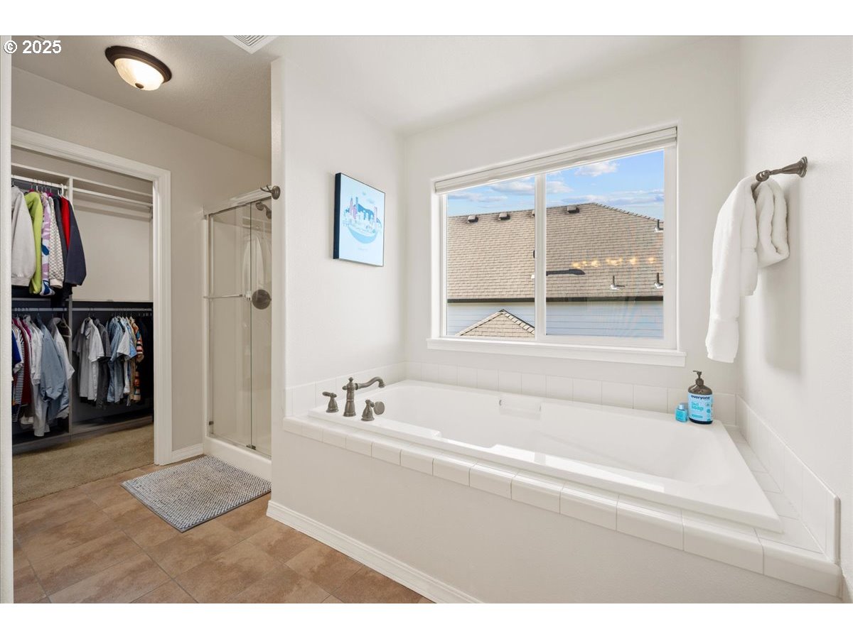 5254 Wedgewood Loop Newberg, OR 97132 - Photo 24 of 43 a bathroom with a tub a sink and a window