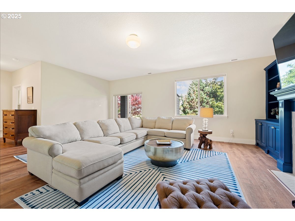 5254 Wedgewood Loop Newberg, OR 97132 - Photo 32 of 43 a living room with furniture and a rug
