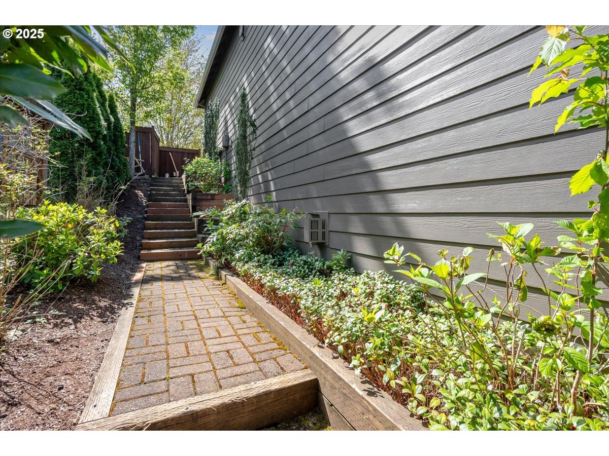 5254 Wedgewood Loop Newberg, OR 97132 - Photo 39 of 43 a view of outdoor space and yard