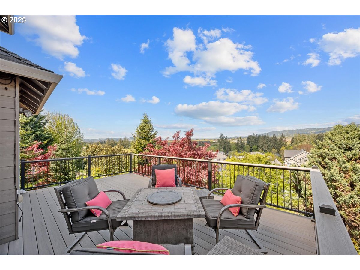 5254 Wedgewood Loop Newberg, OR 97132 - Photo 7 of 43 a view of sitting space with furniture