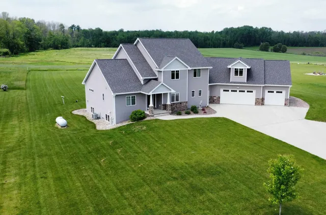 $699,900 | W5005 Alberts Lane, Bonduel, WI 54107