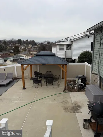 a close up view of a washer and dryer