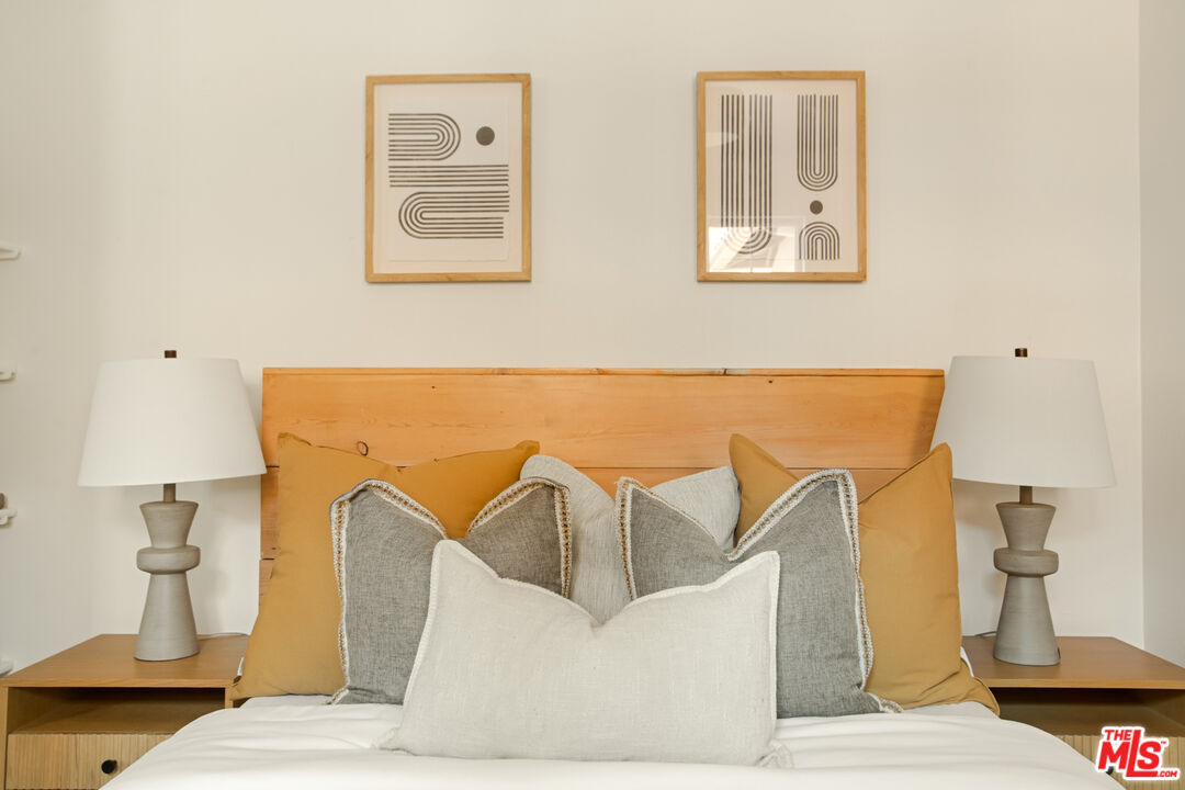 3711 Baldwin Street, Unit 1306 Los Angeles, CA 90031 - Photo 27 of 35 a view of a couch in a kitchen