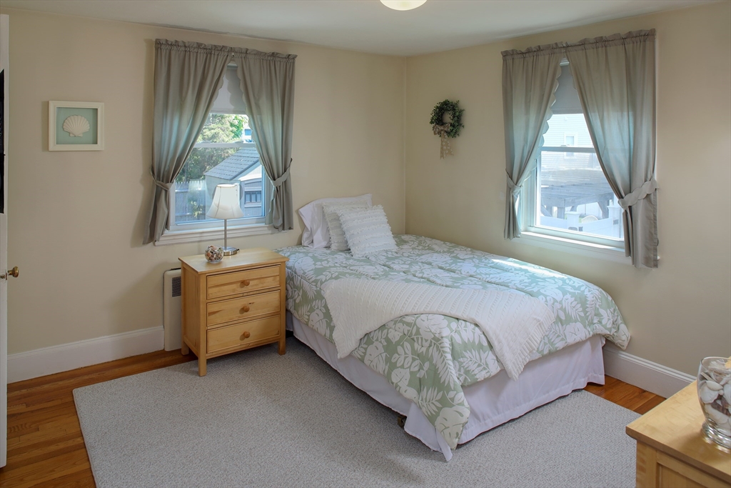 84 Newport Road Hull, MA 02045 - Photo 15 of 27
