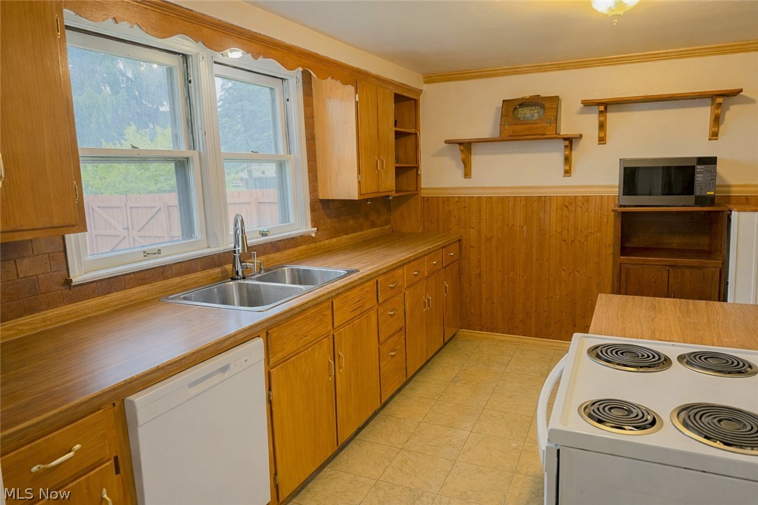 4715 New Road Youngstown, OH 44515 - Photo 10 of 27 Digitally altered to remove clutter