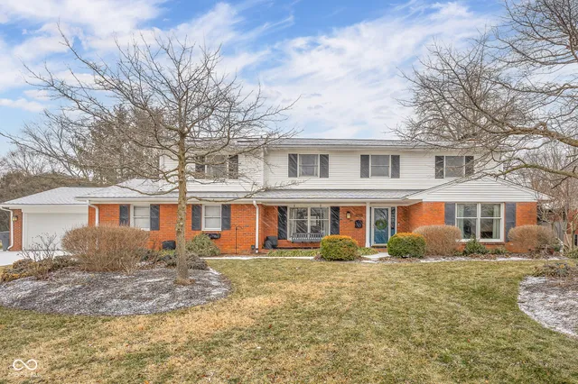 $725,000 | 4123 North Riverside Drive, Columbus, IN 47203
