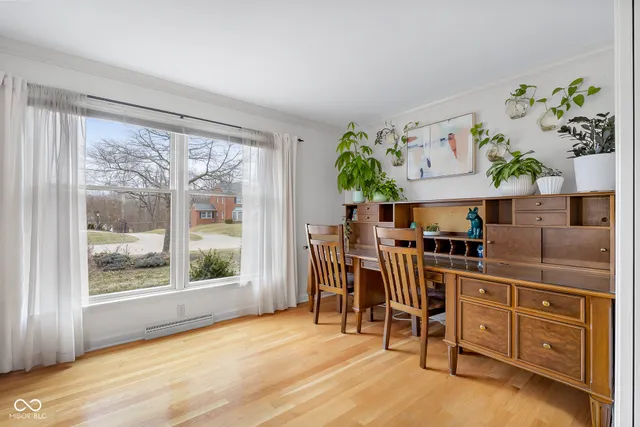 $725,000 | 4123 North Riverside Drive, Columbus, IN 47203