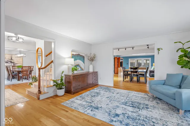 $725,000 | 4123 North Riverside Drive, Columbus, IN 47203