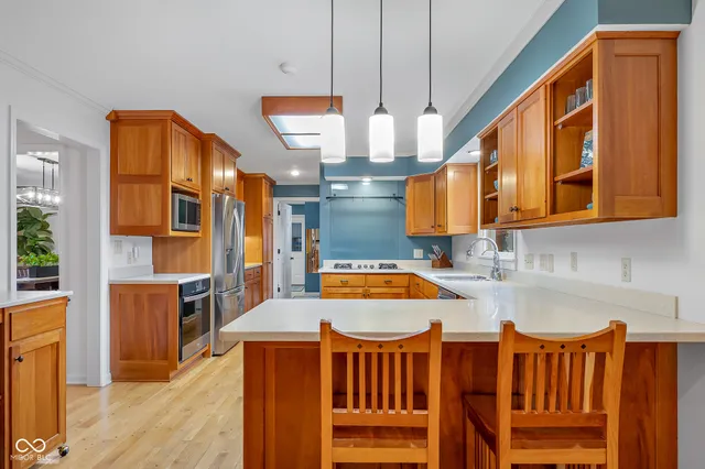 $725,000 | 4123 North Riverside Drive, Columbus, IN 47203