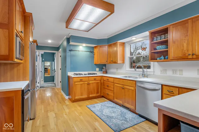 $725,000 | 4123 North Riverside Drive, Columbus, IN 47203