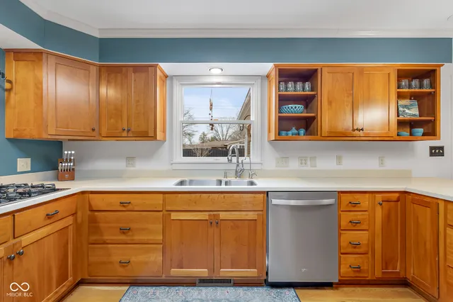 $725,000 | 4123 North Riverside Drive, Columbus, IN 47203