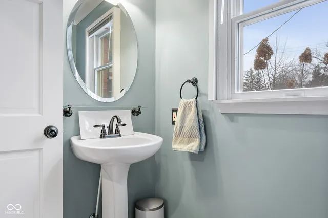 $725,000 | 4123 North Riverside Drive, Columbus, IN 47203