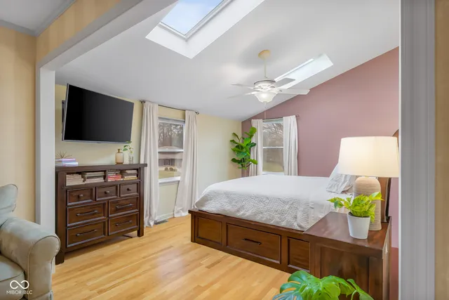 $725,000 | 4123 North Riverside Drive, Columbus, IN 47203