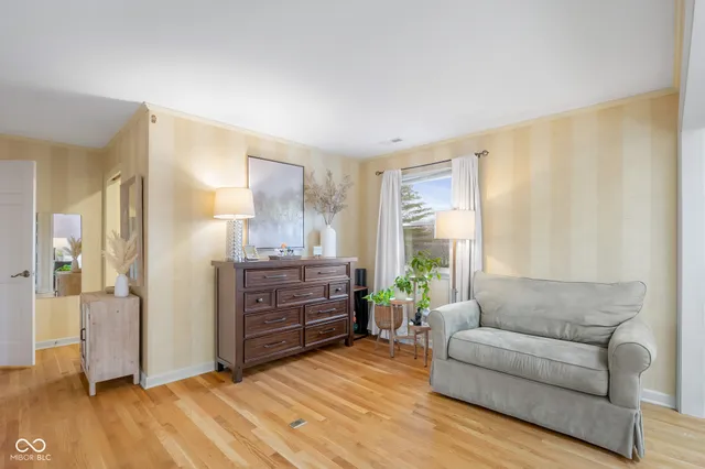 $725,000 | 4123 North Riverside Drive, Columbus, IN 47203