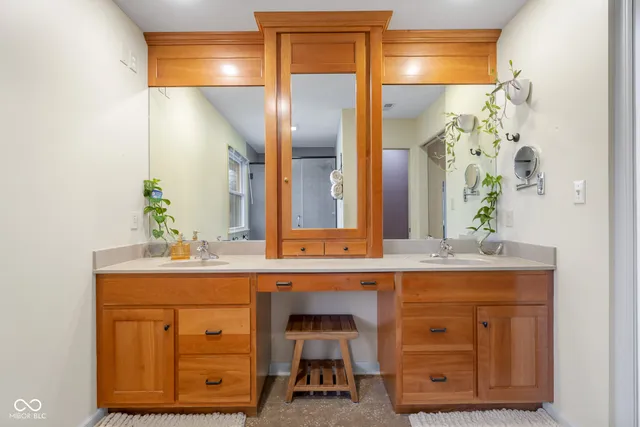 $725,000 | 4123 North Riverside Drive, Columbus, IN 47203