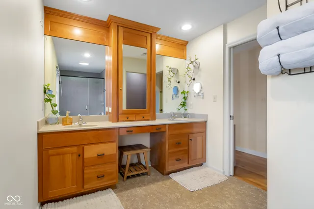 $725,000 | 4123 North Riverside Drive, Columbus, IN 47203