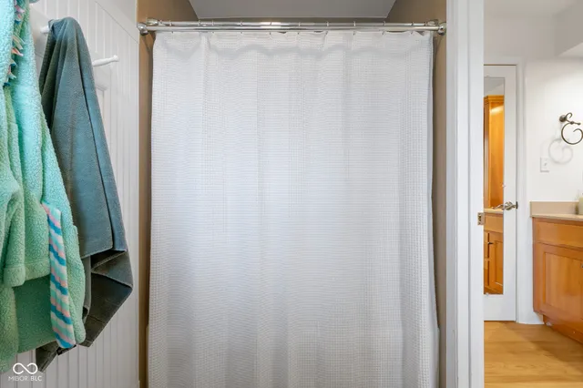 $725,000 | 4123 North Riverside Drive, Columbus, IN 47203