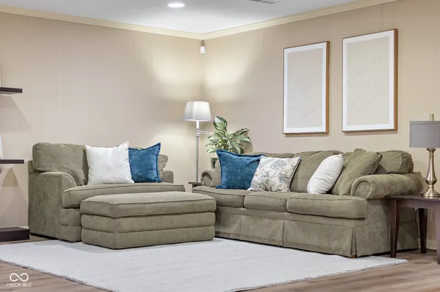 $725,000 | 4123 North Riverside Drive, Columbus, IN 47203