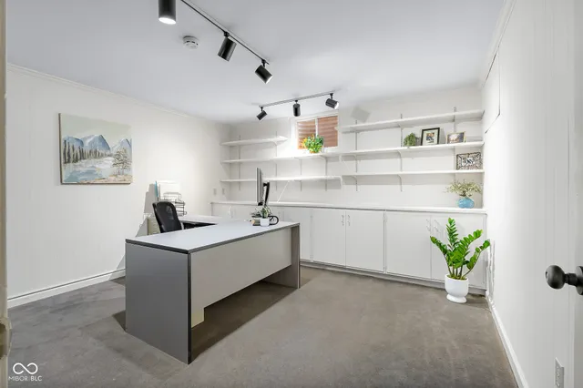 $725,000 | 4123 North Riverside Drive, Columbus, IN 47203