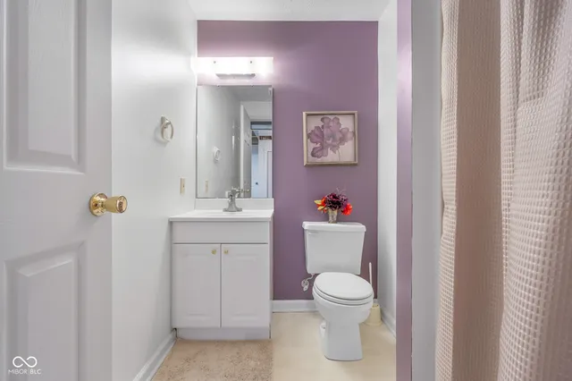 $725,000 | 4123 North Riverside Drive, Columbus, IN 47203